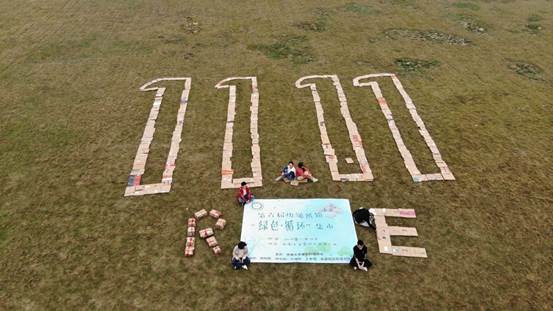 中南大学绿色科技协会在回收快递盒 中南大学绿色科技协会在回收快递盒