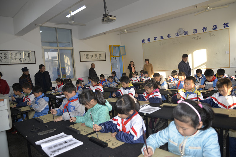 专家领导指导软笔书法实验班现场 专家领导指导软笔书法实验班现场